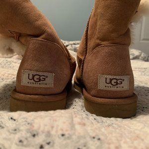 Ugg Australia, chestnut bailey button, size 8